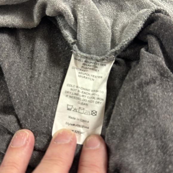 GUC Suzanne Betro Layer Look Open Back Yoga Top in Gray - Picture 5 of 6